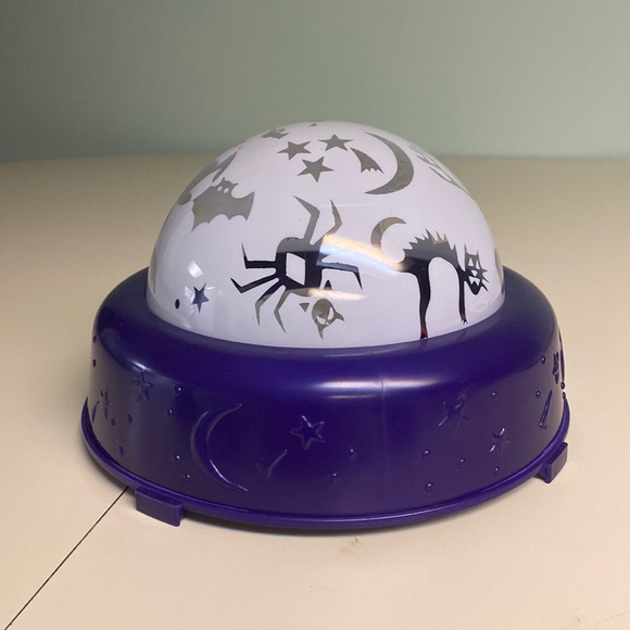 Spooky Shadows Projection Light - Picture 2 of 3